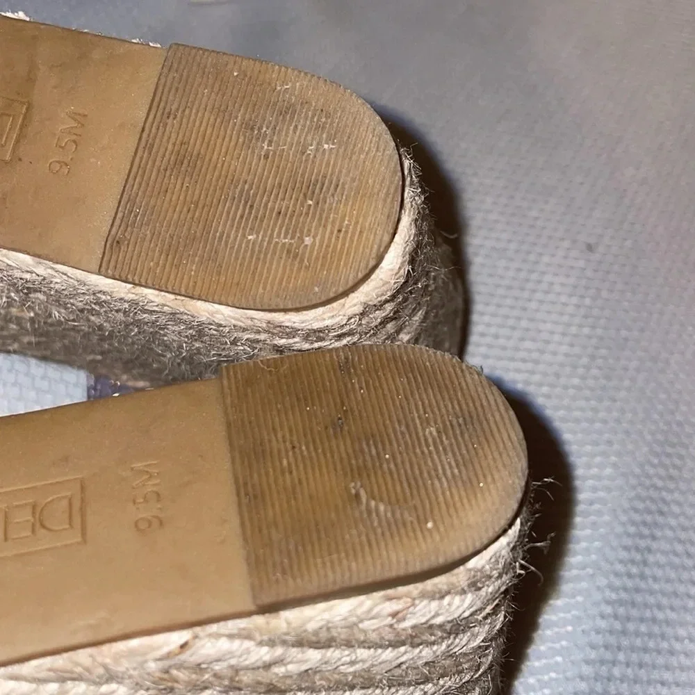 Deltan women’s wedge 9.5  Everly espadrille snake metallic cream sandal heels
